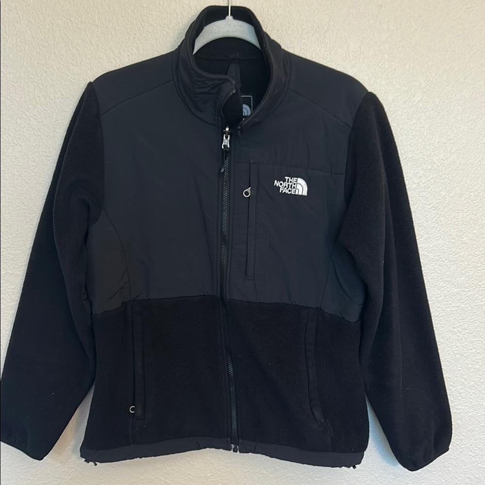 Vintage North Face Denali women’s black fleece coat size medium.
